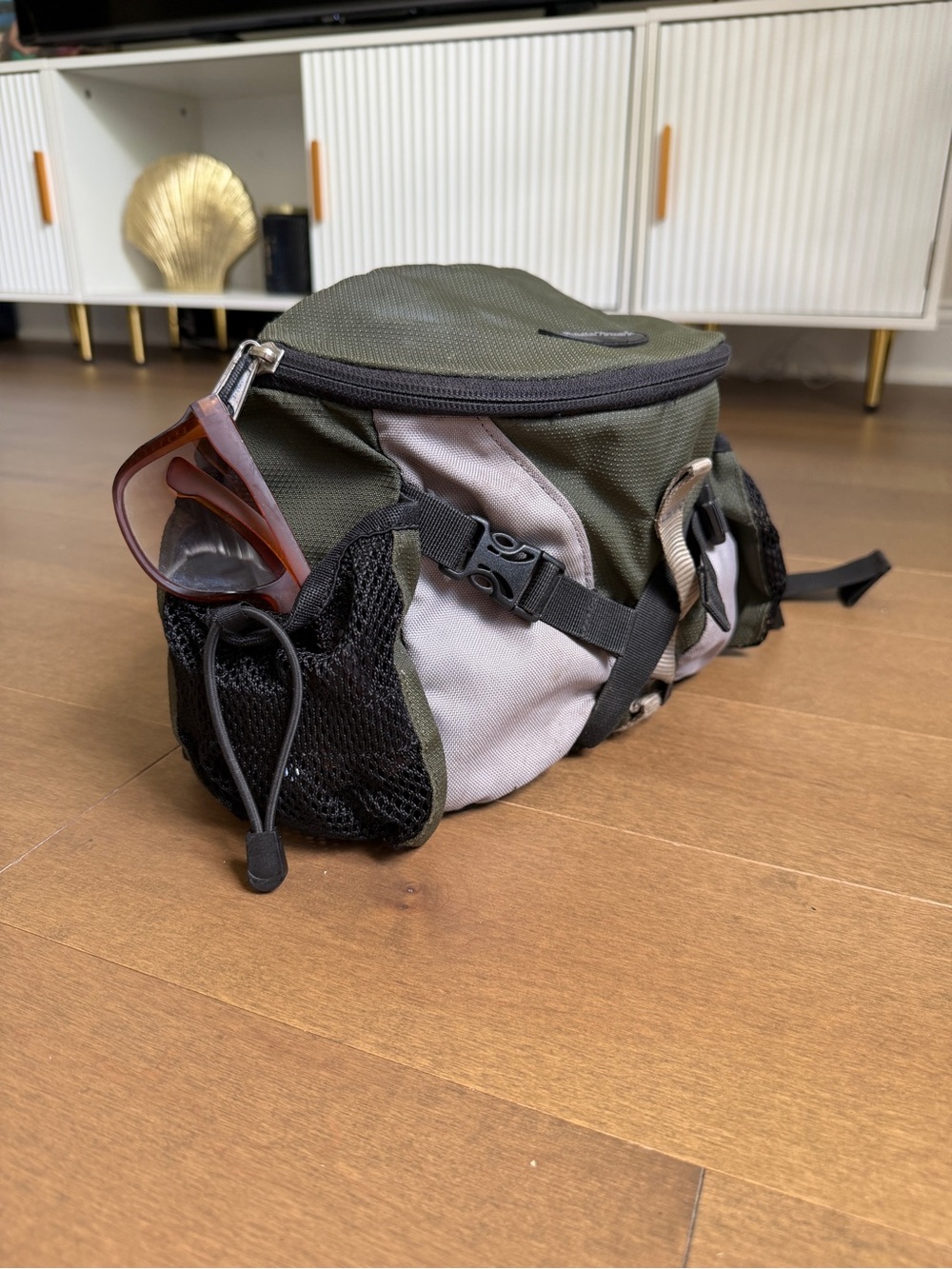 Eddie Bauer Olive and Black Waist Pack with Mesh Pockets - Picture 4 of 7